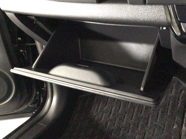 フィット ｅ：ＨＥＶホーム　レンタＵＰ・フルセグ・メモリナビ・バックカメラ・ホンダＣＯＮＮＥＣＴ・ＥＴＣ　前後誤発進抑制機能　クリソナ　助手席エアバッグ　運転席エアバッグ　アイドリングストップ　ＬＥＤライト　ＵＳＢ接続　ＡＢＳ（25枚目）