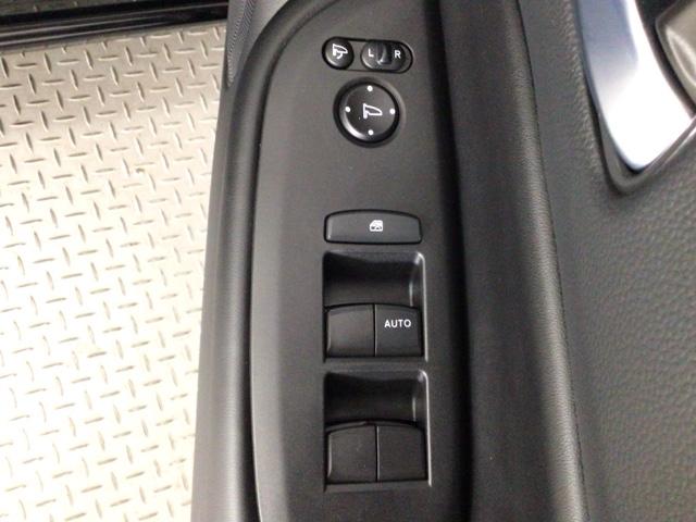 フィット ｅ：ＨＥＶホーム　レンタＵＰ・フルセグ・メモリナビ・バックカメラ・ホンダＣＯＮＮＥＣＴ・ＥＴＣ　前後誤発進抑制機能　クリソナ　助手席エアバッグ　運転席エアバッグ　アイドリングストップ　ＬＥＤライト　ＵＳＢ接続　ＡＢＳ（32枚目）