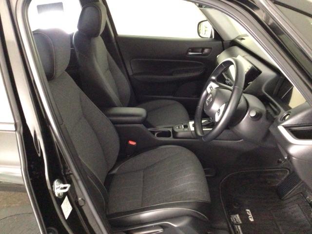 フィット ｅ：ＨＥＶホーム　レンタＵＰ・フルセグ・メモリナビ・バックカメラ・ホンダＣＯＮＮＥＣＴ・ＥＴＣ　前後誤発進抑制機能　クリソナ　助手席エアバッグ　運転席エアバッグ　アイドリングストップ　ＬＥＤライト　ＵＳＢ接続　ＡＢＳ（35枚目）