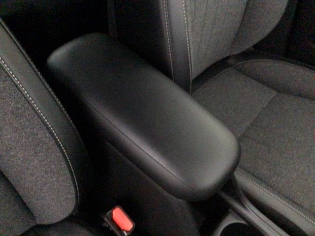 フィット ｅ：ＨＥＶホーム　レンタＵＰ・フルセグ・メモリナビ・バックカメラ・ホンダＣＯＮＮＥＣＴ・ＥＴＣ　前後誤発進抑制機能　クリソナ　助手席エアバッグ　運転席エアバッグ　アイドリングストップ　ＬＥＤライト　ＵＳＢ接続　ＡＢＳ（37枚目）