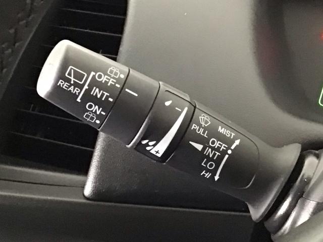 フィット ｅ：ＨＥＶホーム　レンタＵＰ・ＬＥＤ・ディスプレイオーディオ・バックカメラ・ホンダＣＯＮＮＥＣＴ　前後誤発進抑制機能　クリソナ　助手席エアバッグ　運転席エアバッグ　ＬＥＤライト　ＵＳＢ接続　ＡＢＳ　サイドエアバッグ（14枚目）