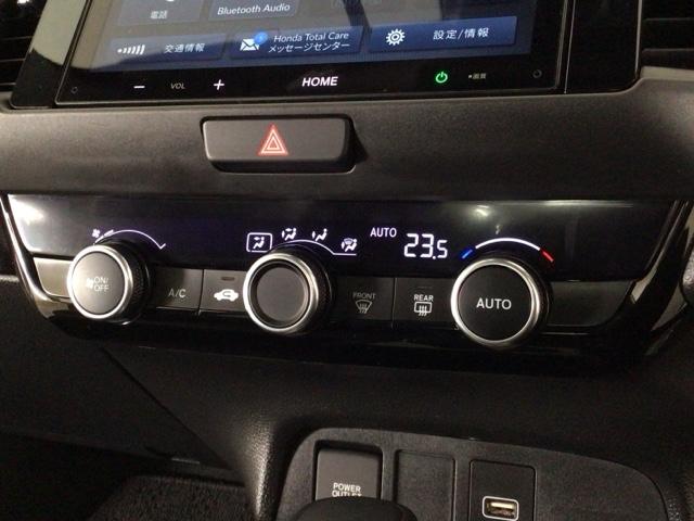 フィット ｅ：ＨＥＶホーム　レンタＵＰ・ＬＥＤ・ディスプレイオーディオ・バックカメラ・ホンダＣＯＮＮＥＣＴ　前後誤発進抑制機能　クリソナ　助手席エアバッグ　運転席エアバッグ　ＬＥＤライト　ＵＳＢ接続　ＡＢＳ　サイドエアバッグ（17枚目）