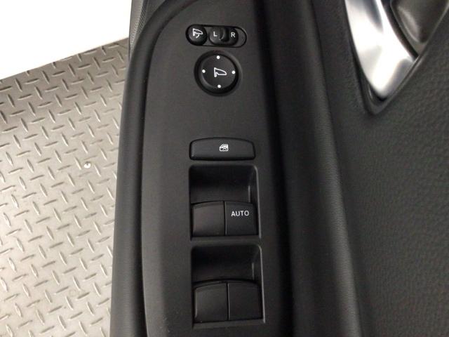 フィット ｅ：ＨＥＶホーム　レンタＵＰ・ＬＥＤ・ディスプレイオーディオ・バックカメラ・ホンダＣＯＮＮＥＣＴ　前後誤発進抑制機能　クリソナ　助手席エアバッグ　運転席エアバッグ　ＬＥＤライト　ＵＳＢ接続　ＡＢＳ　サイドエアバッグ（29枚目）