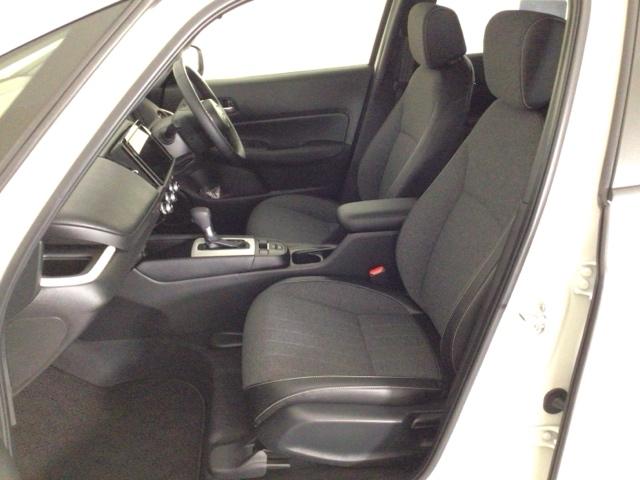 フィット ｅ：ＨＥＶホーム　レンタＵＰ・ＬＥＤ・ディスプレイオーディオ・バックカメラ・ホンダＣＯＮＮＥＣＴ　前後誤発進抑制機能　クリソナ　助手席エアバッグ　運転席エアバッグ　ＬＥＤライト　ＵＳＢ接続　ＡＢＳ　サイドエアバッグ（33枚目）