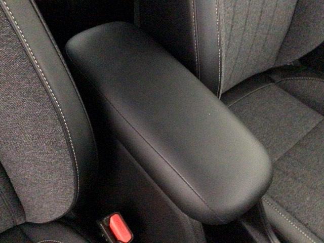 フィット ｅ：ＨＥＶホーム　レンタＵＰ・ＬＥＤ・ディスプレイオーディオ・バックカメラ・ホンダＣＯＮＮＥＣＴ　前後誤発進抑制機能　クリソナ　助手席エアバッグ　運転席エアバッグ　ＬＥＤライト　ＵＳＢ接続　ＡＢＳ　サイドエアバッグ（34枚目）