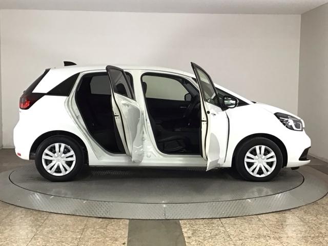 フィット ｅ：ＨＥＶホーム　レンタＵＰ・ＬＥＤ・ディスプレイオーディオ・バックカメラ・ホンダＣＯＮＮＥＣＴ　前後誤発進抑制機能　クリソナ　助手席エアバッグ　運転席エアバッグ　ＬＥＤライト　ＵＳＢ接続　ＡＢＳ　サイドエアバッグ（48枚目）