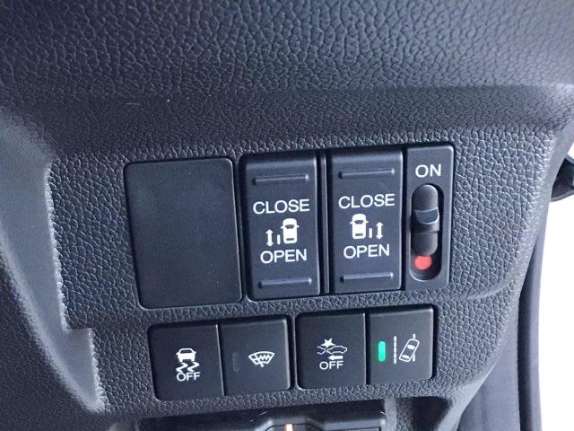 �y�����p���[�X���C�h�h�A�z�������p���[�X���C�h�h�A�ɂȂ��Ă���A�^�]�Ȃ̃X�C�b�`��X�}�[�g�L�[�ł��J���\�ł��I�J�������L���̂ŏ��~����y�X��