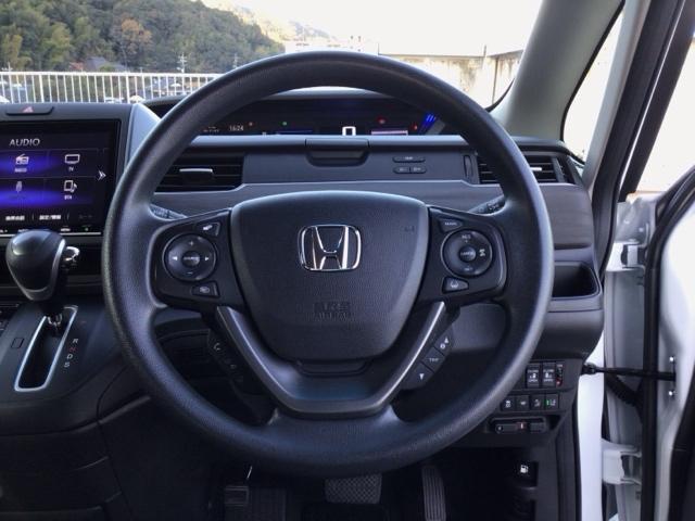 �y�n���h���z�^�]�ɂ������l�X�ȑ�������S�ɍs����悤�Ɏ��_�ړ������Ȃ����쐫�ɔz�����ꂽ�X�C�b�`�ނ��Ïk���ꂽ�R�b�N�s�b�g�ł��B