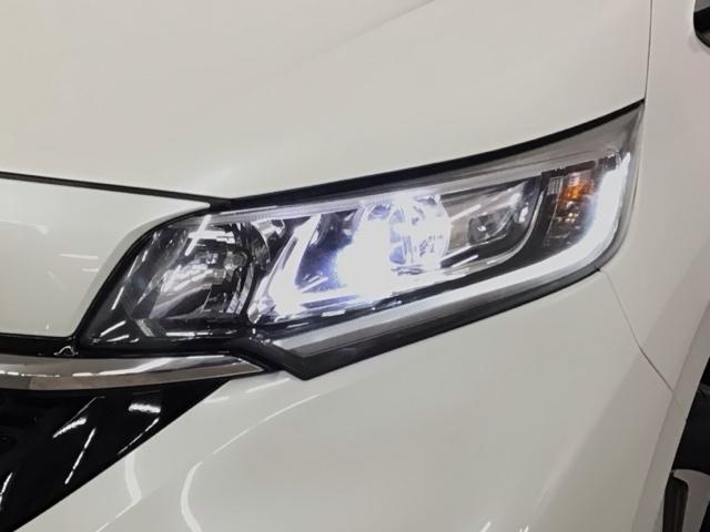 �y�k�d�c�w�b�h���C�g�z����ʂŖ铹��J�̓��̈��S�������߂�k�d�c�w�b�h���C�g�B���̖͂��邳�ɉ����Ď����_���E�����^���C�g�̏����Y����h����I�[�g���C�g�R���g���[���t�I