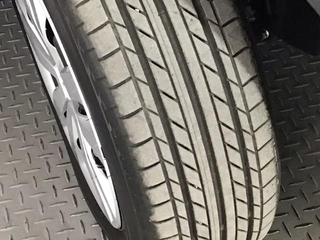 フィット ｅ：ＨＥＶホーム　レンタＵＰ・ＬＥＤ・ホンダＣＯＮＮＥＣＴ・メモリナビ・バックカメラ・ＥＴＣ　前後誤発進抑制機能　クリソナ　助手席エアバッグ　運転席エアバッグ　ＬＥＤライト　ＵＳＢ接続　ＡＢＳ　サイドエアバッグ　ＶＳＡ（3枚目）