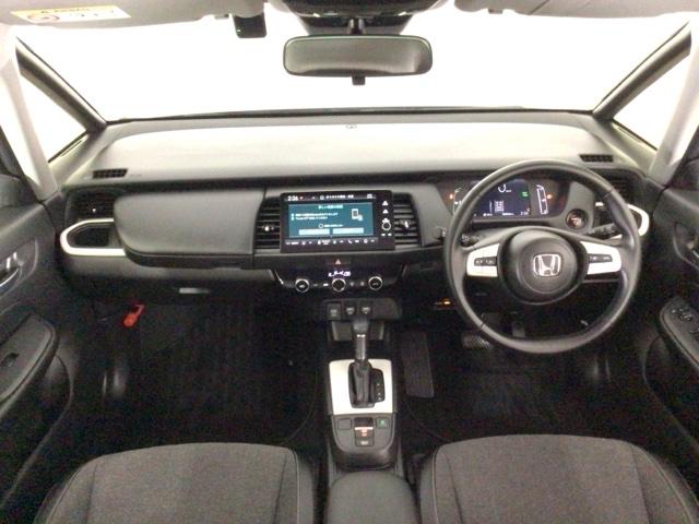 フィット ｅ：ＨＥＶホーム　レンタＵＰ・ＬＥＤ・ホンダＣＯＮＮＥＣＴ・メモリナビ・バックカメラ・ＥＴＣ　前後誤発進抑制機能　クリソナ　助手席エアバッグ　運転席エアバッグ　ＬＥＤライト　ＵＳＢ接続　ＡＢＳ　サイドエアバッグ　ＶＳＡ（4枚目）