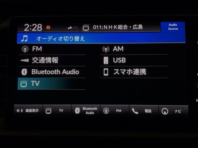 フィット ｅ：ＨＥＶホーム　レンタＵＰ・ＬＥＤ・ホンダＣＯＮＮＥＣＴ・メモリナビ・バックカメラ・ＥＴＣ　前後誤発進抑制機能　クリソナ　助手席エアバッグ　運転席エアバッグ　ＬＥＤライト　ＵＳＢ接続　ＡＢＳ　サイドエアバッグ　ＶＳＡ（6枚目）