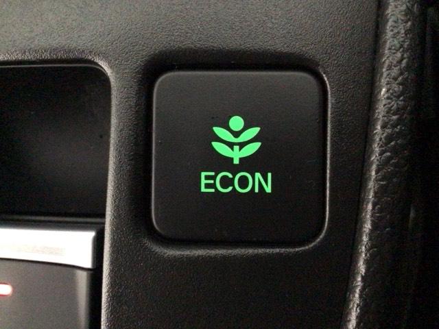 フィット ｅ：ＨＥＶホーム　レンタＵＰ・ＬＥＤ・ホンダＣＯＮＮＥＣＴ・メモリナビ・バックカメラ・ＥＴＣ　前後誤発進抑制機能　クリソナ　助手席エアバッグ　運転席エアバッグ　ＬＥＤライト　ＵＳＢ接続　ＡＢＳ　サイドエアバッグ　ＶＳＡ（9枚目）