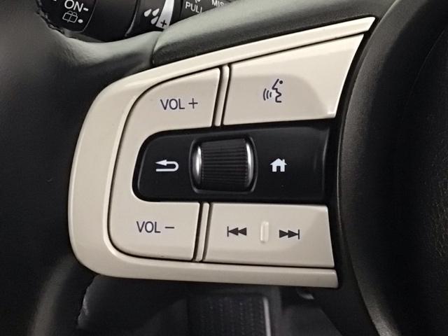 フィット ｅ：ＨＥＶホーム　レンタＵＰ・ＬＥＤ・ホンダＣＯＮＮＥＣＴ・メモリナビ・バックカメラ・ＥＴＣ　前後誤発進抑制機能　クリソナ　助手席エアバッグ　運転席エアバッグ　ＬＥＤライト　ＵＳＢ接続　ＡＢＳ　サイドエアバッグ　ＶＳＡ（13枚目）