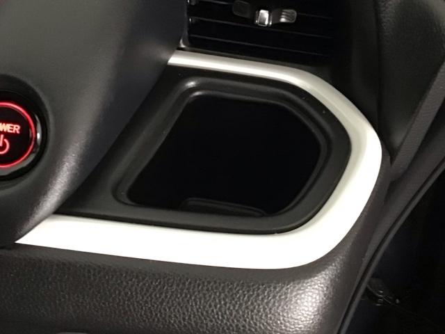 フィット ｅ：ＨＥＶホーム　レンタＵＰ・ＬＥＤ・ホンダＣＯＮＮＥＣＴ・メモリナビ・バックカメラ・ＥＴＣ　前後誤発進抑制機能　クリソナ　助手席エアバッグ　運転席エアバッグ　ＬＥＤライト　ＵＳＢ接続　ＡＢＳ　サイドエアバッグ　ＶＳＡ（17枚目）