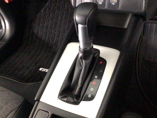 フィット ｅ：ＨＥＶホーム　レンタＵＰ・ＬＥＤ・ホンダＣＯＮＮＥＣＴ・メモリナビ・バックカメラ・ＥＴＣ　前後誤発進抑制機能　クリソナ　助手席エアバッグ　運転席エアバッグ　ＬＥＤライト　ＵＳＢ接続　ＡＢＳ　サイドエアバッグ　ＶＳＡ（18枚目）