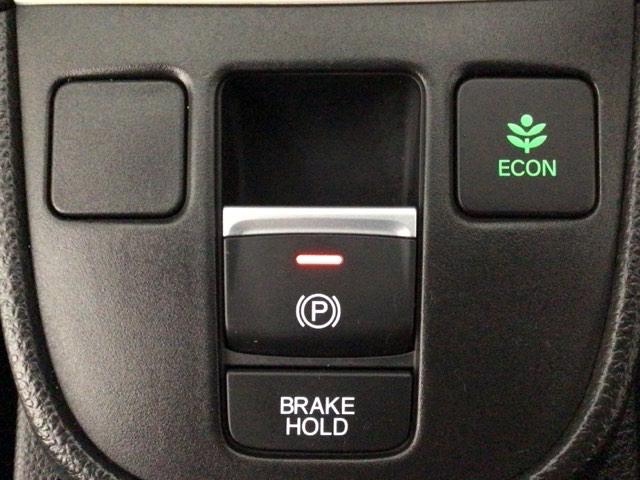 フィット ｅ：ＨＥＶホーム　レンタＵＰ・ＬＥＤ・ホンダＣＯＮＮＥＣＴ・メモリナビ・バックカメラ・ＥＴＣ　前後誤発進抑制機能　クリソナ　助手席エアバッグ　運転席エアバッグ　ＬＥＤライト　ＵＳＢ接続　ＡＢＳ　サイドエアバッグ　ＶＳＡ（27枚目）