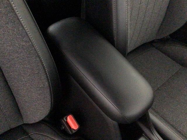 フィット ｅ：ＨＥＶホーム　レンタＵＰ・ＬＥＤ・ホンダＣＯＮＮＥＣＴ・メモリナビ・バックカメラ・ＥＴＣ　前後誤発進抑制機能　クリソナ　助手席エアバッグ　運転席エアバッグ　ＬＥＤライト　ＵＳＢ接続　ＡＢＳ　サイドエアバッグ　ＶＳＡ（34枚目）