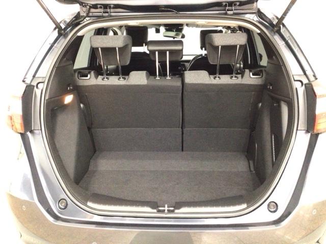 フィット ｅ：ＨＥＶホーム　レンタＵＰ・ＬＥＤ・ホンダＣＯＮＮＥＣＴ・メモリナビ・バックカメラ・ＥＴＣ　前後誤発進抑制機能　クリソナ　助手席エアバッグ　運転席エアバッグ　ＬＥＤライト　ＵＳＢ接続　ＡＢＳ　サイドエアバッグ　ＶＳＡ（39枚目）