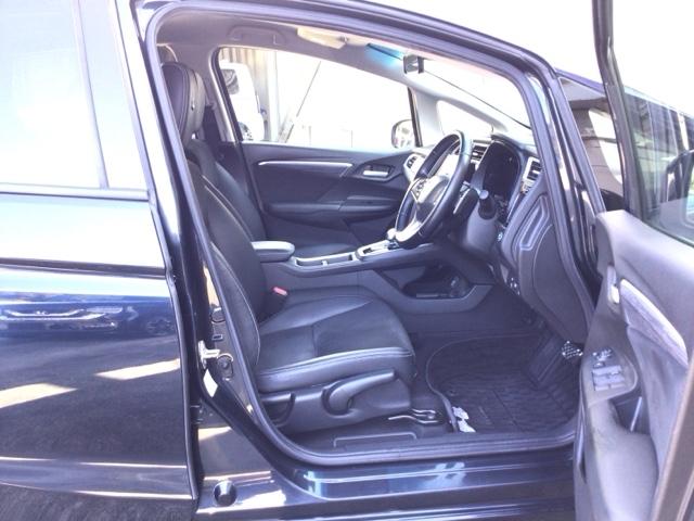 �y�O�ȁz�̂��ݍ��ނ悤�Ȍ`��Ńz�[���h���̂���t�����g�V�[�g�B��������Ǝx���Ă����̂Œ����Ԃ̉^�]�����K�ɃT�|�[�g���Ă���܂��B������񑫌���������肵�Ă܂��̂ł����났���������܂���