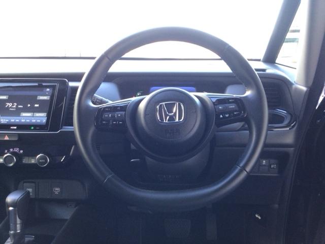 �y�n���h���z�^�]�ɂ������l�X�ȑ�������S�ɍs����悤�Ɏ��_�ړ������Ȃ����쐫�ɔz�����ꂽ�X�C�b�`�ނ��Ïk���ꂽ�R�b�N�s�b�g�ł��B