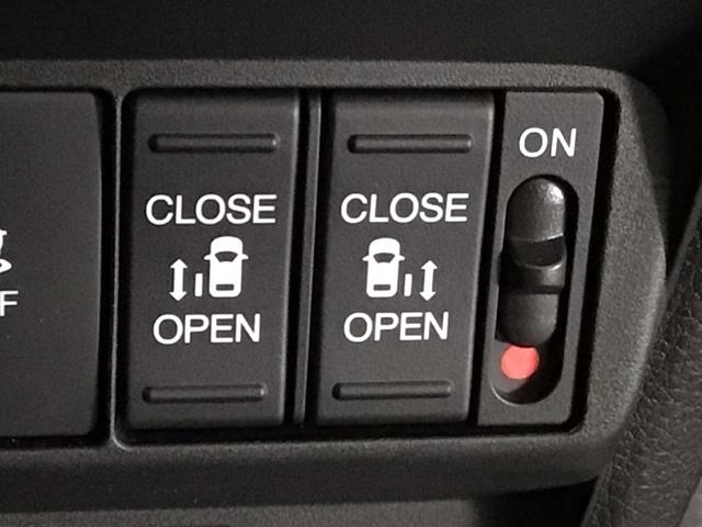 �y�����p���[�X���C�h�h�A�z�������p���[�X���C�h�h�A�ɂȂ��Ă���A�^�]�Ȃ̃X�C�b�`��X�}�[�g�L�[�ł��J���\�ł��I�J�������L���̂ŏ��~����y�X��