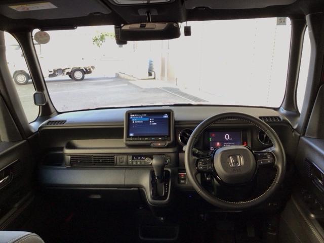 Ｎ－ＢＯＸカスタム コーディネートスタイル　デモカーＵＰ・ＬＥＤ・フルセグ・メモリナビ・純正ＡＷ・ホンダＣＯＮＮＥＣＴ　オートクルーズ　フルセグ対応　Ｗ電動ドア　シートヒータ　ＥＳＣ　リアカメラ　ＥＴＣ　ソナー　ベンチシート　エアコン　ＵＳＢ（4枚目）