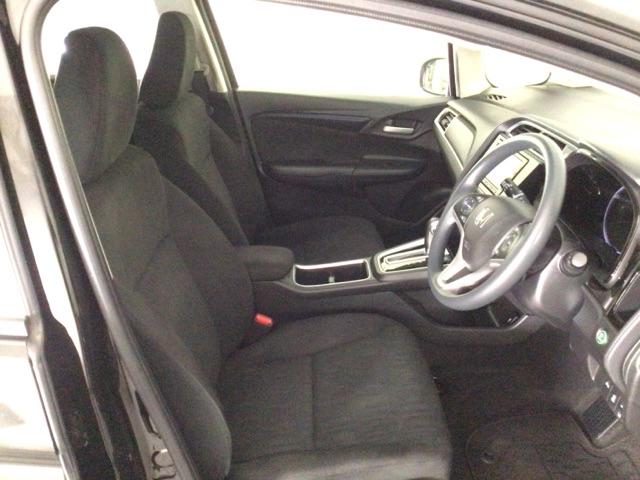 �y�O�ȁz�̂��ݍ��ނ悤�Ȍ`��Ńz�[���h���̂���t�����g�V�[�g�B��������Ǝx���Ă����̂Œ����Ԃ̉^�]�����K�ɃT�|�[�g���Ă���܂��B������񑫌���������肵�Ă܂��̂ł����났���������܂���