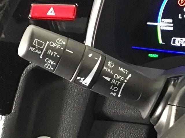 フィットハイブリッド Ｓパッケージ　ＬＥＤ・フルセグ・メモリナビ・ＤＶＤ・バックカメラ・純正ＡＷ・ＥＴＣ　サイドエアバック　リアカメラ　ＶＳＡ　クルコン　地デジＴＶ　イモビライザー　パワーウィンドウ　スマキー　ＤＶＤ再生　ナビＴＶ（16枚目）