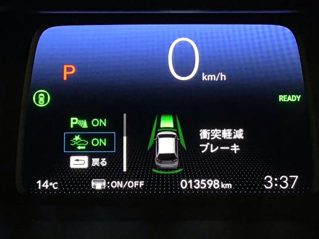 フィット ｅ：ＨＥＶホーム　レンタＵＰ・ＬＥＤ・フルセグ・メモリナビ・バックカメラ・ホンダＣＯＮＮＥＣＴ　前後誤発進抑制機能　クリソナ　助手席エアバッグ　運転席エアバッグ　ＬＥＤライト　ＵＳＢ接続　ＡＢＳ　サイドエアバッグ（8枚目）