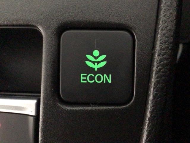 フィット ｅ：ＨＥＶホーム　レンタＵＰ・ＬＥＤ・フルセグ・メモリナビ・バックカメラ・ホンダＣＯＮＮＥＣＴ　前後誤発進抑制機能　クリソナ　助手席エアバッグ　運転席エアバッグ　ＬＥＤライト　ＵＳＢ接続　ＡＢＳ　サイドエアバッグ（9枚目）