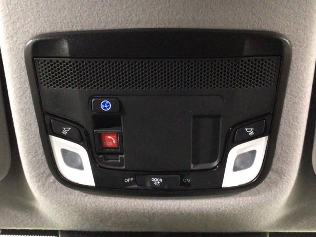 フィット ｅ：ＨＥＶホーム　レンタＵＰ・ＬＥＤ・フルセグ・メモリナビ・バックカメラ・ホンダＣＯＮＮＥＣＴ　前後誤発進抑制機能　クリソナ　助手席エアバッグ　運転席エアバッグ　ＬＥＤライト　ＵＳＢ接続　ＡＢＳ　サイドエアバッグ（21枚目）