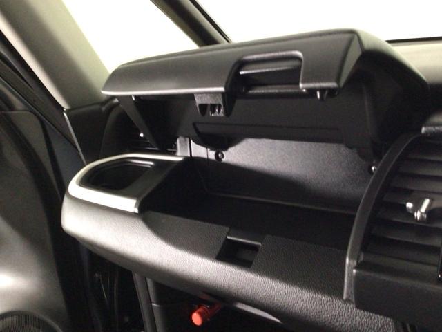 フィット ｅ：ＨＥＶホーム　レンタＵＰ・ＬＥＤ・フルセグ・メモリナビ・バックカメラ・ホンダＣＯＮＮＥＣＴ　前後誤発進抑制機能　クリソナ　助手席エアバッグ　運転席エアバッグ　ＬＥＤライト　ＵＳＢ接続　ＡＢＳ　サイドエアバッグ（22枚目）