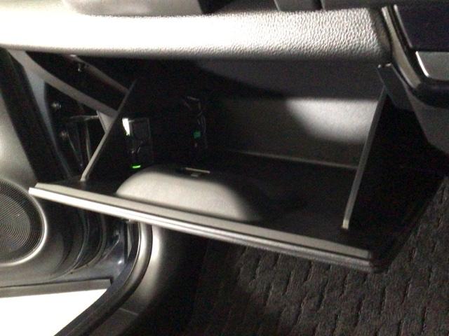 フィット ｅ：ＨＥＶホーム　レンタＵＰ・ＬＥＤ・フルセグ・メモリナビ・バックカメラ・ホンダＣＯＮＮＥＣＴ　前後誤発進抑制機能　クリソナ　助手席エアバッグ　運転席エアバッグ　ＬＥＤライト　ＵＳＢ接続　ＡＢＳ　サイドエアバッグ（23枚目）