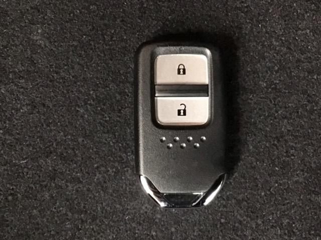 フィット ｅ：ＨＥＶホーム　レンタＵＰ・ＬＥＤ・フルセグ・メモリナビ・バックカメラ・ホンダＣＯＮＮＥＣＴ　前後誤発進抑制機能　クリソナ　助手席エアバッグ　運転席エアバッグ　ＬＥＤライト　ＵＳＢ接続　ＡＢＳ　サイドエアバッグ（31枚目）