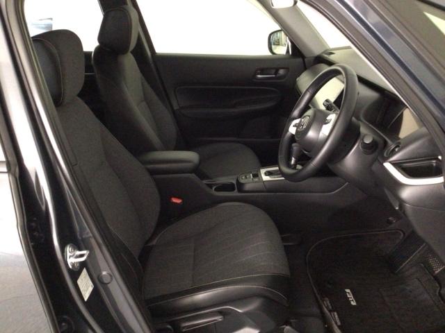 フィット ｅ：ＨＥＶホーム　レンタＵＰ・ＬＥＤ・フルセグ・メモリナビ・バックカメラ・ホンダＣＯＮＮＥＣＴ　前後誤発進抑制機能　クリソナ　助手席エアバッグ　運転席エアバッグ　ＬＥＤライト　ＵＳＢ接続　ＡＢＳ　サイドエアバッグ（33枚目）