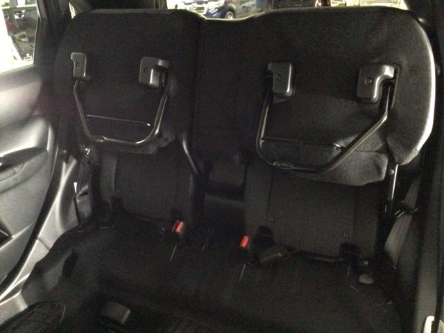 フィット ｅ：ＨＥＶホーム　レンタＵＰ・ＬＥＤ・フルセグ・メモリナビ・バックカメラ・ホンダＣＯＮＮＥＣＴ　前後誤発進抑制機能　クリソナ　助手席エアバッグ　運転席エアバッグ　ＬＥＤライト　ＵＳＢ接続　ＡＢＳ　サイドエアバッグ（39枚目）