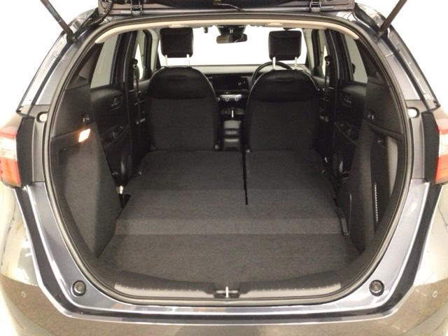 フィット ｅ：ＨＥＶホーム　レンタＵＰ・ＬＥＤ・フルセグ・メモリナビ・バックカメラ・ホンダＣＯＮＮＥＣＴ　前後誤発進抑制機能　クリソナ　助手席エアバッグ　運転席エアバッグ　ＬＥＤライト　ＵＳＢ接続　ＡＢＳ　サイドエアバッグ（41枚目）