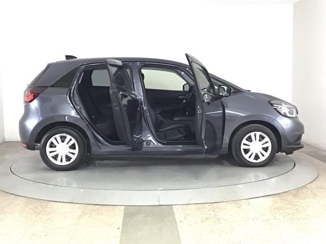 フィット ｅ：ＨＥＶホーム　レンタＵＰ・ＬＥＤ・フルセグ・メモリナビ・バックカメラ・ホンダＣＯＮＮＥＣＴ　前後誤発進抑制機能　クリソナ　助手席エアバッグ　運転席エアバッグ　ＬＥＤライト　ＵＳＢ接続　ＡＢＳ　サイドエアバッグ（48枚目）