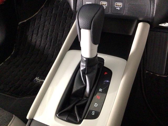 フィット ホーム２０周年特別仕様車メゾン　ＬＥＤ・ホンダＣＯＮＮＥＣＴ・メモリナビ・バックカメラ・シートヒーター・ＥＴＣ　Ｒカメ　セキュリティーアラーム　スマートキーシステム　ＬＥＤヘッドランプ　フルセグ　衝突被害軽減システム　ＵＳＢ接続（19枚目）