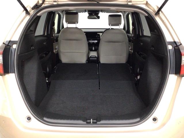 フィット ホーム２０周年特別仕様車メゾン　ＬＥＤ・ホンダＣＯＮＮＥＣＴ・メモリナビ・バックカメラ・シートヒーター・ＥＴＣ　Ｒカメ　セキュリティーアラーム　スマートキーシステム　ＬＥＤヘッドランプ　フルセグ　衝突被害軽減システム　ＵＳＢ接続（40枚目）