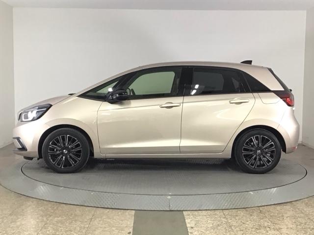 フィット ホーム２０周年特別仕様車メゾン　ＬＥＤ・ホンダＣＯＮＮＥＣＴ・メモリナビ・バックカメラ・シートヒーター・ＥＴＣ　Ｒカメ　セキュリティーアラーム　スマートキーシステム　ＬＥＤヘッドランプ　フルセグ　衝突被害軽減システム　ＵＳＢ接続（53枚目）