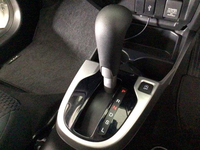 フィット １３Ｇ・Ｌホンダセンシング　ＬＥＤ・フルセグ・メモリナビ・ＤＶＤ・ＣＤ・バックカメラ・社外ＡＷ・ＥＴＣ　地デジフルセグＴＶ　ＥＴＣ車載器　ＤＶＤ再生可　ナビ＆ＴＶ　サイドカーテンエアバック　ＵＳＢ　リアカメラ　エアバック　ＶＳＡ（18枚目）