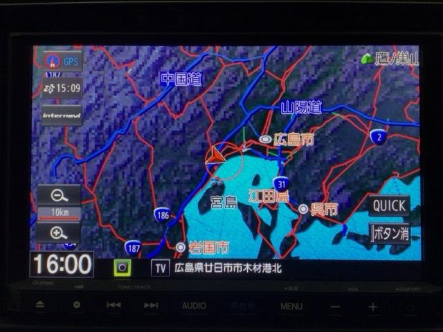 フィット ｅ：ＨＥＶホーム　ＬＥＤ・フルセグ・メモリナビ・バックカメラ・純正ＡＷ・ホンダＣＯＮＮＥＣＴ　前後誤発進抑制機能　クリソナ　助手席エアバッグ　運転席エアバッグ　ＬＥＤライト　ＵＳＢ接続　ＡＢＳ　サイドエアバッグ　ＶＳＡ（5枚目）