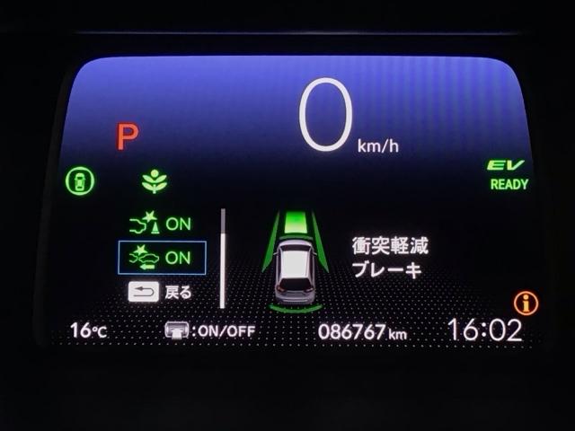 フィット ｅ：ＨＥＶホーム　ＬＥＤ・フルセグ・メモリナビ・バックカメラ・純正ＡＷ・ホンダＣＯＮＮＥＣＴ　前後誤発進抑制機能　クリソナ　助手席エアバッグ　運転席エアバッグ　ＬＥＤライト　ＵＳＢ接続　ＡＢＳ　サイドエアバッグ　ＶＳＡ（9枚目）