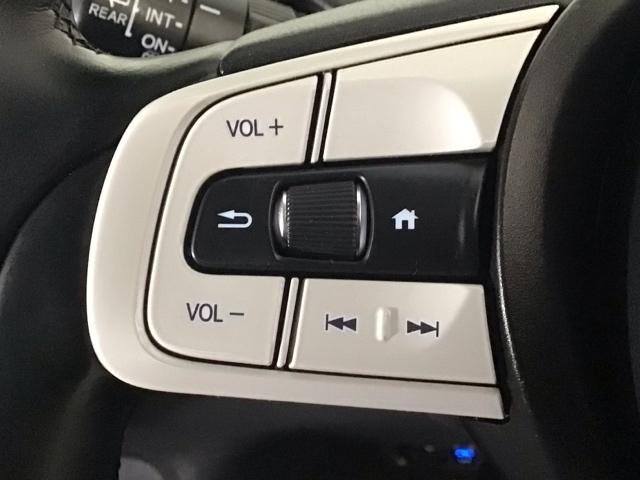 フィット ｅ：ＨＥＶホーム　ＬＥＤ・フルセグ・メモリナビ・バックカメラ・純正ＡＷ・ホンダＣＯＮＮＥＣＴ　前後誤発進抑制機能　クリソナ　助手席エアバッグ　運転席エアバッグ　ＬＥＤライト　ＵＳＢ接続　ＡＢＳ　サイドエアバッグ　ＶＳＡ（15枚目）