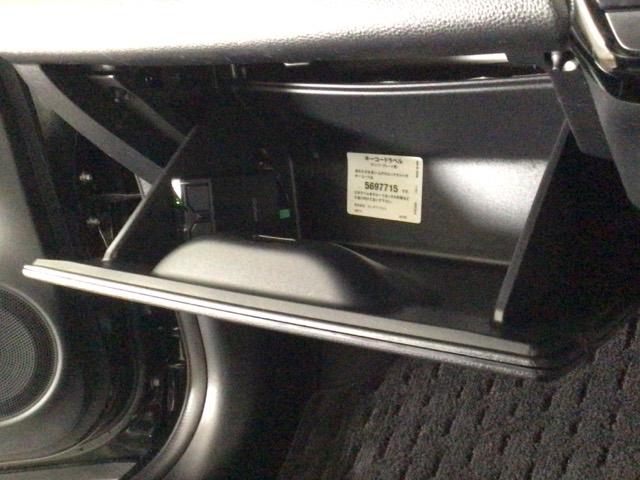 フィット ｅ：ＨＥＶホーム　ＬＥＤ・フルセグ・メモリナビ・バックカメラ・純正ＡＷ・ホンダＣＯＮＮＥＣＴ　前後誤発進抑制機能　クリソナ　助手席エアバッグ　運転席エアバッグ　ＬＥＤライト　ＵＳＢ接続　ＡＢＳ　サイドエアバッグ　ＶＳＡ（24枚目）