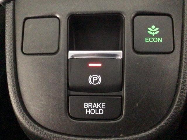 フィット ｅ：ＨＥＶホーム　ＬＥＤ・フルセグ・メモリナビ・バックカメラ・純正ＡＷ・ホンダＣＯＮＮＥＣＴ　前後誤発進抑制機能　クリソナ　助手席エアバッグ　運転席エアバッグ　ＬＥＤライト　ＵＳＢ接続　ＡＢＳ　サイドエアバッグ　ＶＳＡ（29枚目）