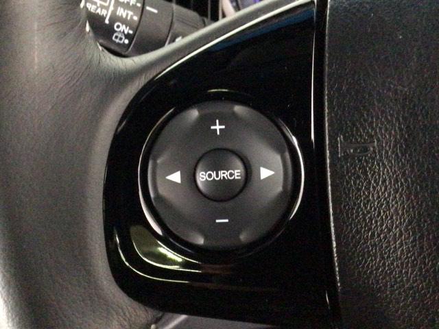 �X�e�A�����O�����R���́A�^�]���ł��ȒP�ɉ��ʒ�����`�����l���ύX���ł��܂��I�킫���^�]�h�~�ɂ��Ȃ���̂ň��S�ł���