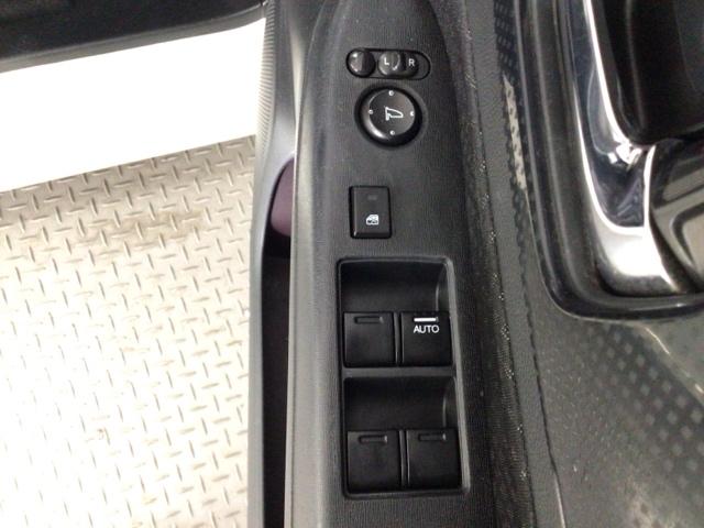 Ｎ－ＷＧＮカスタム Ｇ・Ａパッケージ　ＨＩＤ・フルセグ・メモリナビ・ＣＤ・バックカメラ・純正ＡＷ・ＥＴＣ　追突被害軽減ブレーキ　フロントベンチシート　Ｒカメ　ＡＵＴＯエアコン　地デジ　助手席エアバック　ＡＢＳ　パワーウィンドウ　横滑り防止（28枚目）